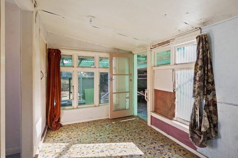 Photo of property in 80 Pioneer Road, Moturoa, New Plymouth, 4310