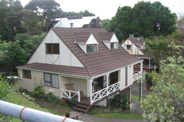 Photo of property in 1/22 Colonial Road, Birkenhead, Auckland, 0626