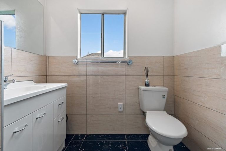 Photo of property in 1/30 Challen Close, Conifer Grove, Takanini, 2112