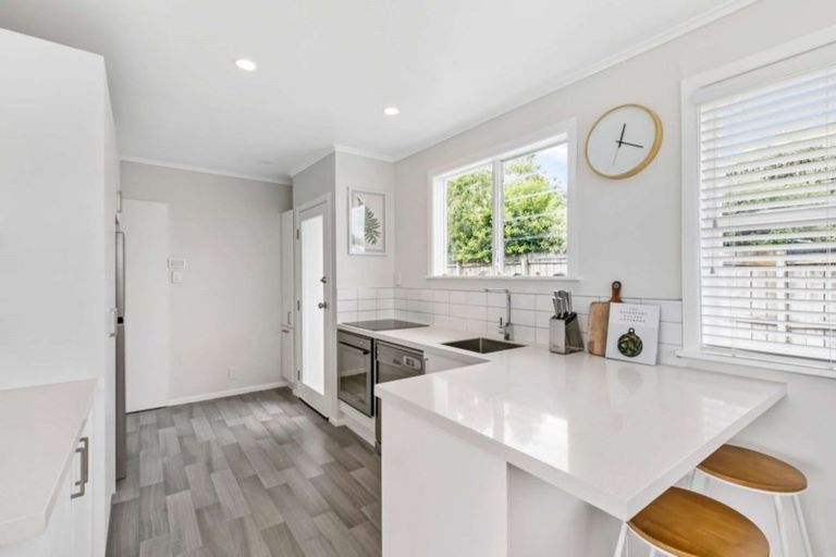 Photo of property in 3a Gazelle Avenue, Beach Haven, Auckland, 0626