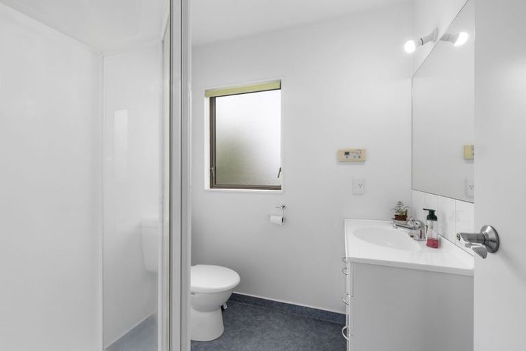 Photo of property in 12 Cambridge Street, Tawa, Wellington, 5028