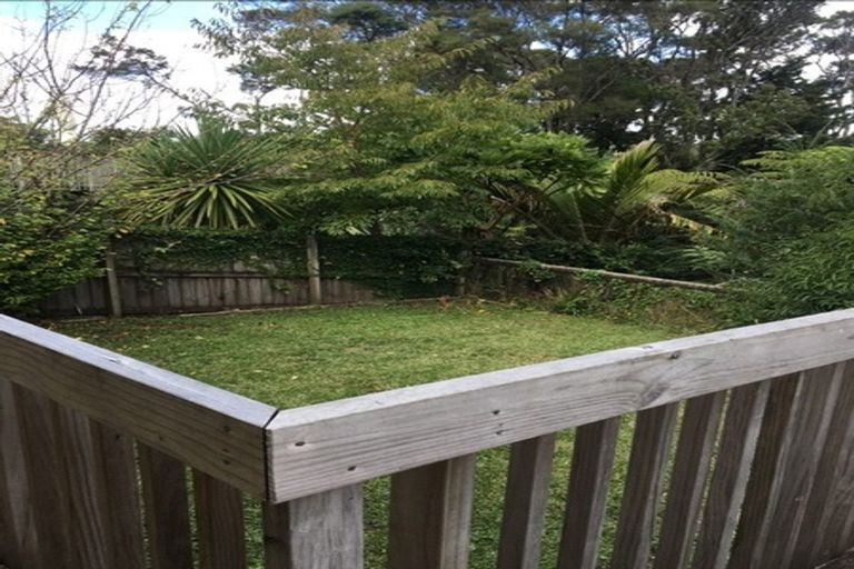 Photo of property in 8 Thuja Street, Green Bay, Auckland, 0604