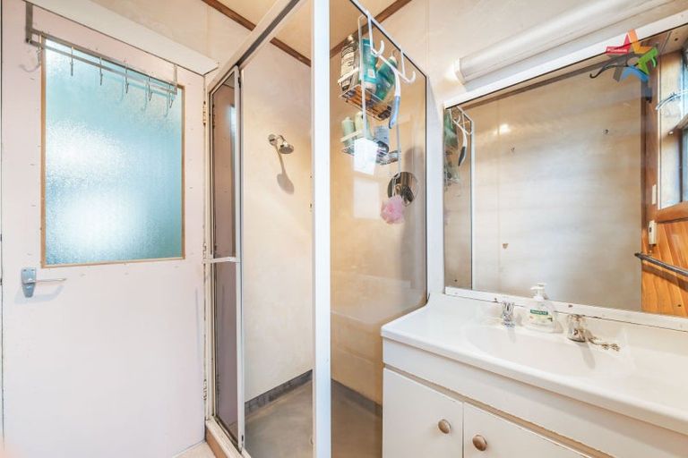 Photo of property in 33 Compton Crescent, Taita, Lower Hutt, 5011