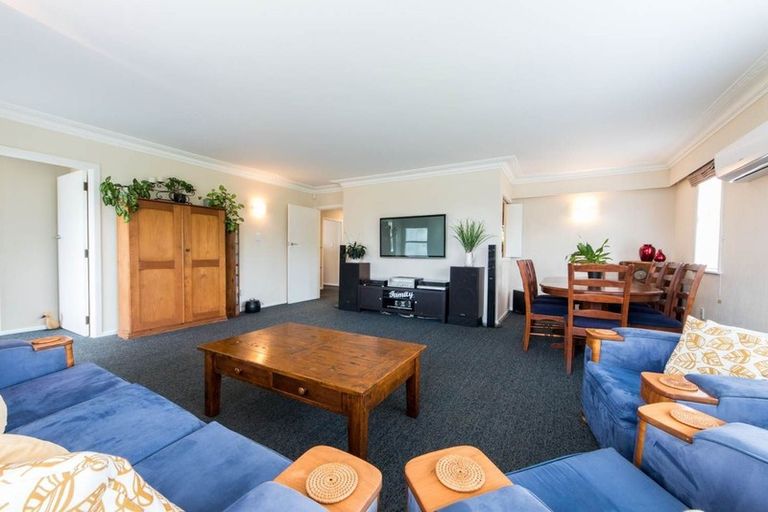 Photo of property in 6 Woodford Avenue, Henderson, Auckland, 0610