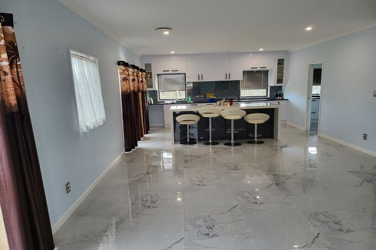 Photo of property in 69a Manuroa Road, Takanini, 2112