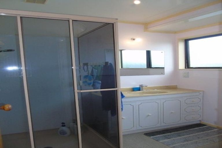 Photo of property in 80 Victory Crescent, Tawa, Wellington, 5028