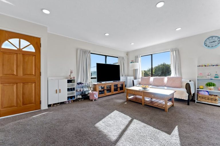 Photo of property in 1/13a Kitewao Street, Northcote, Auckland, 0627