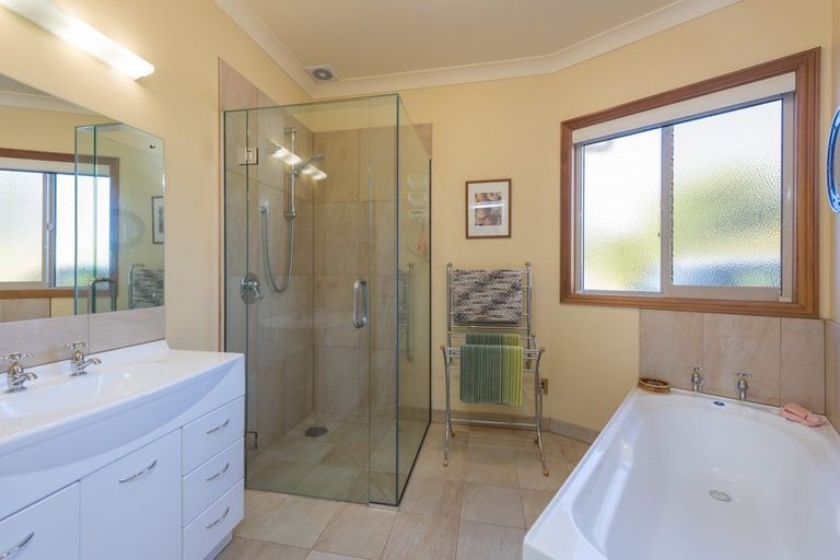 Photo of property in 76 Stagecoach Road, Upper Moutere, 7173