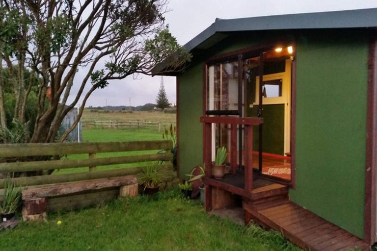 Photo of property in 496 Oaia Road, Muriwai, Waimauku, 0881
