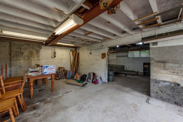 Photo of property in 8 Miles Crescent, Newlands, Wellington, 6037