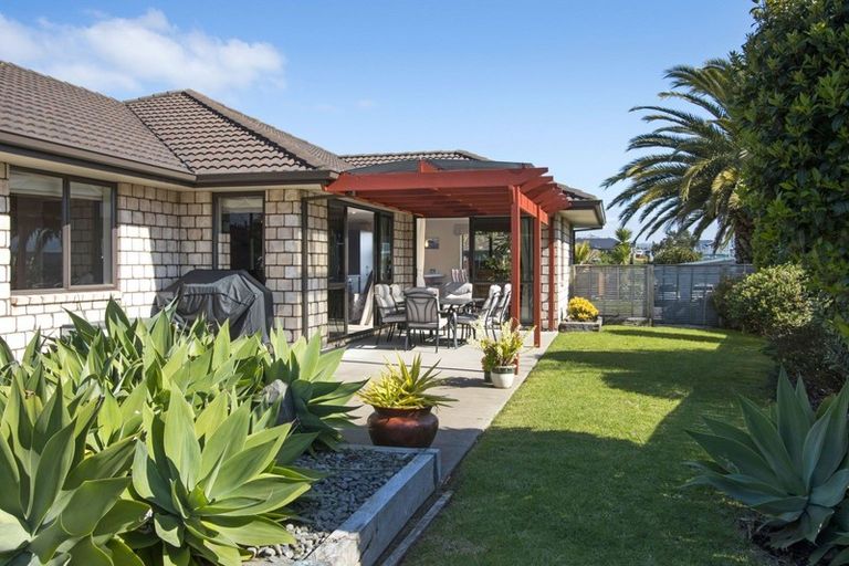 Photo of property in 8 Olive Close, Omokoroa, 3114