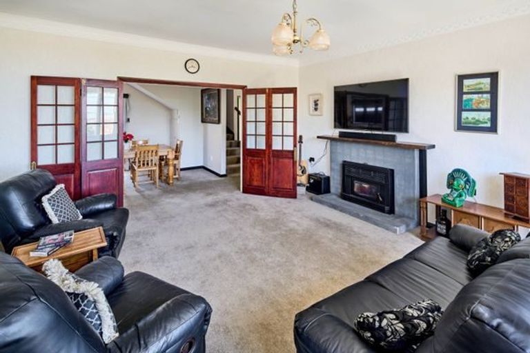 Photo of property in 135 Seaview Road, Paraparaumu Beach, Paraparaumu, 5032