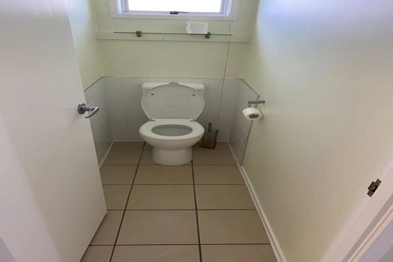 Photo of property in 134 Waimumu Road, Massey, Auckland, 0614