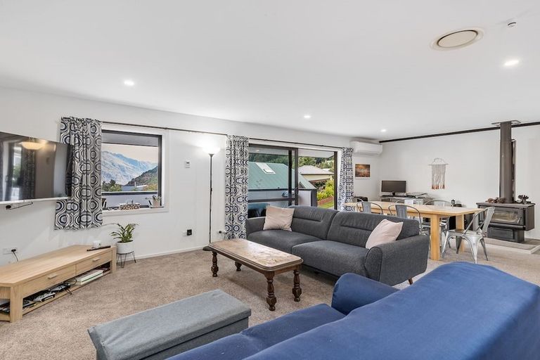 Photo of property in 27 Watts Road, Fernhill, Queenstown, 9300