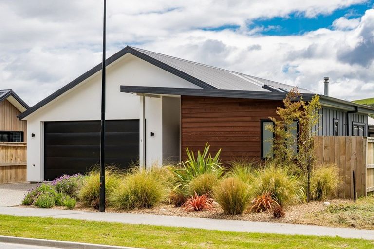 Photo of property in 3 Wheat Street, Jacks Point, Queenstown, 9371