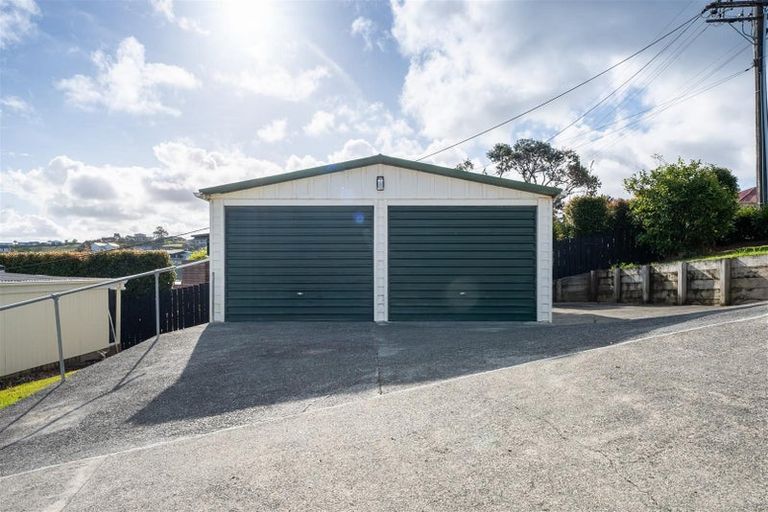 Photo of property in 28 Barrier View Road, Leigh, 0985