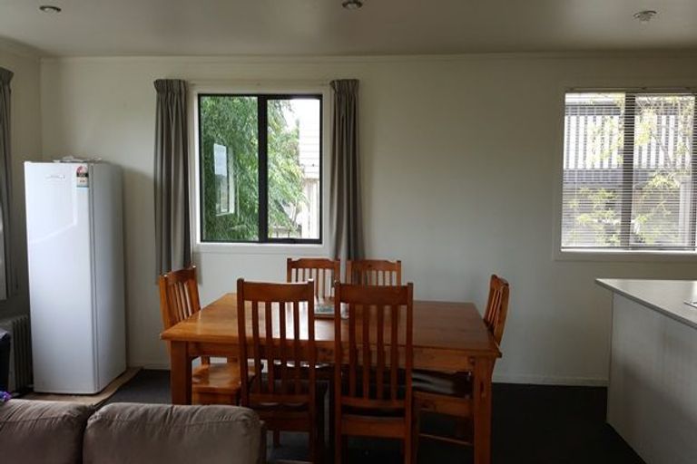 Photo of property in 8d Schnapper Rock Road, Schnapper Rock, Auckland, 0632