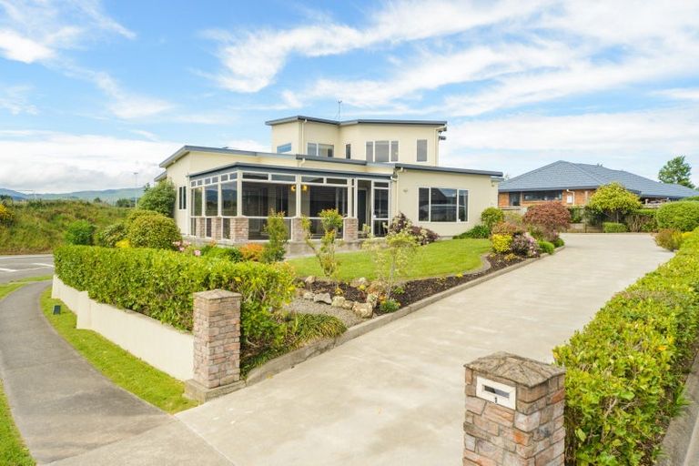 Photo of property in 1 Silkwood Place, Fitzherbert, Palmerston North, 4410