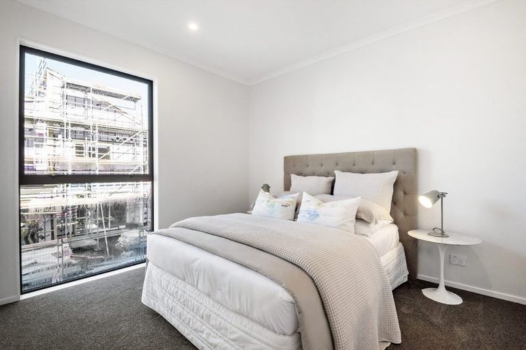 Photo of property in 16 Rauawa Lane, Hobsonville, 0616
