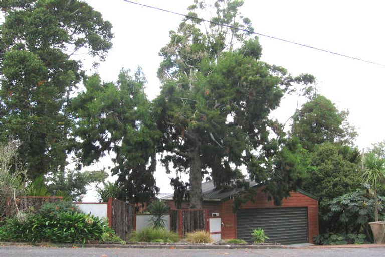 Photo of property in 23 Takahe Road, Titirangi, Auckland, 0604