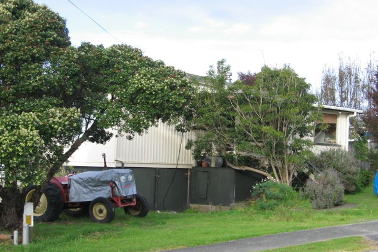 Photo of property in 1 Woodlands Avenue, Snells Beach, 0920