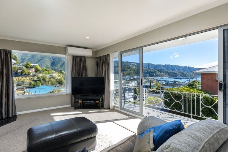 Photo of property in 14 Seaview Crescent, Picton, 7220