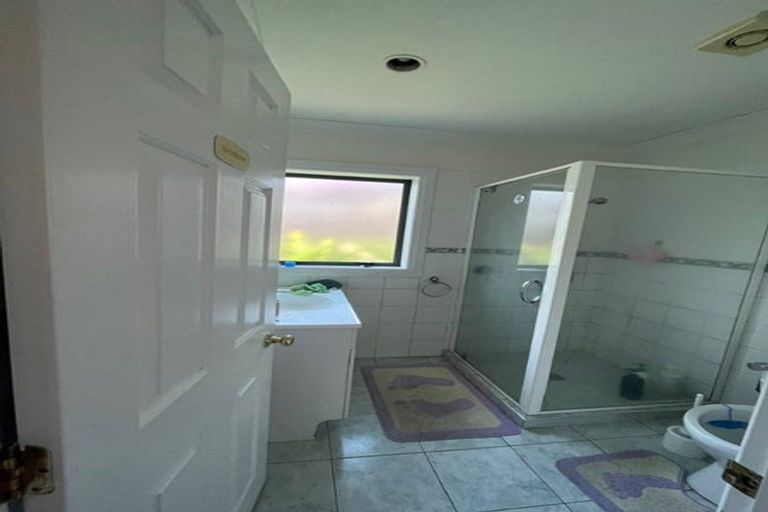 Photo of property in 10 Glenveagh Park Drive, Weymouth, Auckland, 2103