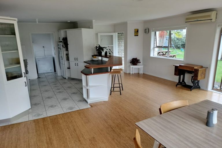 Photo of property in 9 Sealand Place, Mangere Bridge, Auckland, 2022