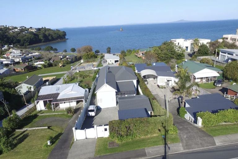 Photo of property in 1047 Whangaparaoa Road, Tindalls Beach, Whangaparaoa, 0930