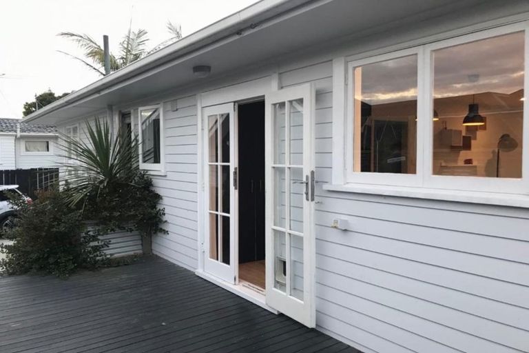 Photo of property in 140 Ennis Avenue, Pakuranga Heights, Auckland, 2010