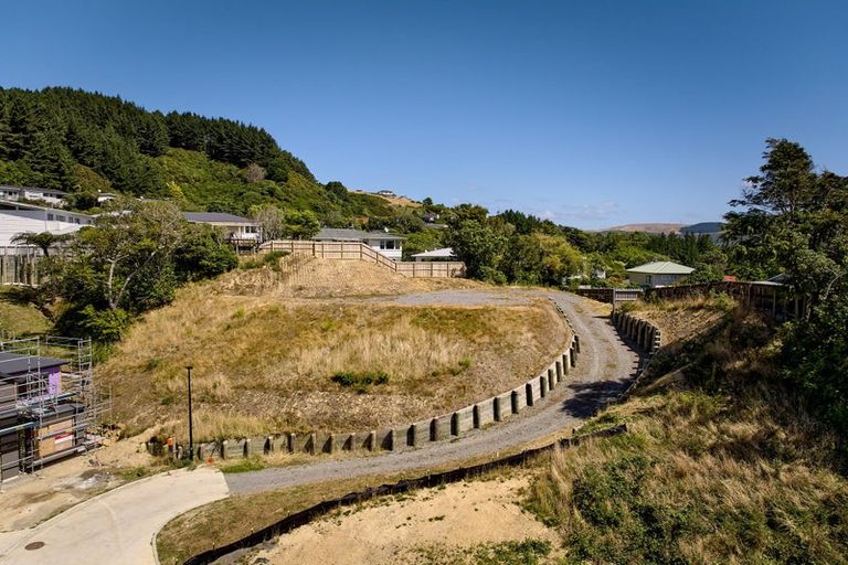 Photo of property in 1 Te Ara Kohuhu, Tawa, Wellington, 5028