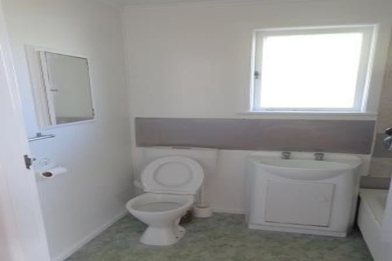 Photo of property in 3/42 Lincoln Road, Henderson, Auckland, 0610