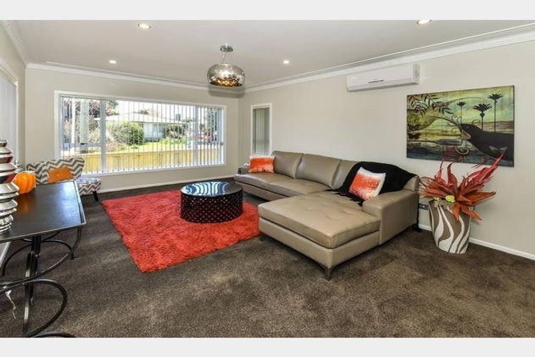 Photo of property in 1 Royal Arch Place, Rosehill, Papakura, 2113