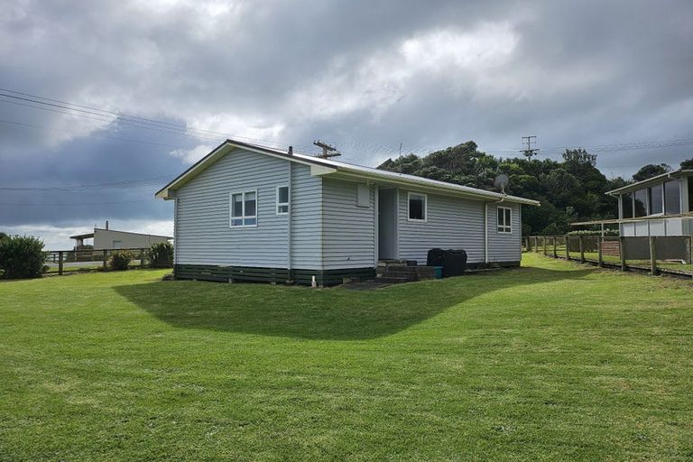 Photo of property in 1 Point Road, Mokau, 4376
