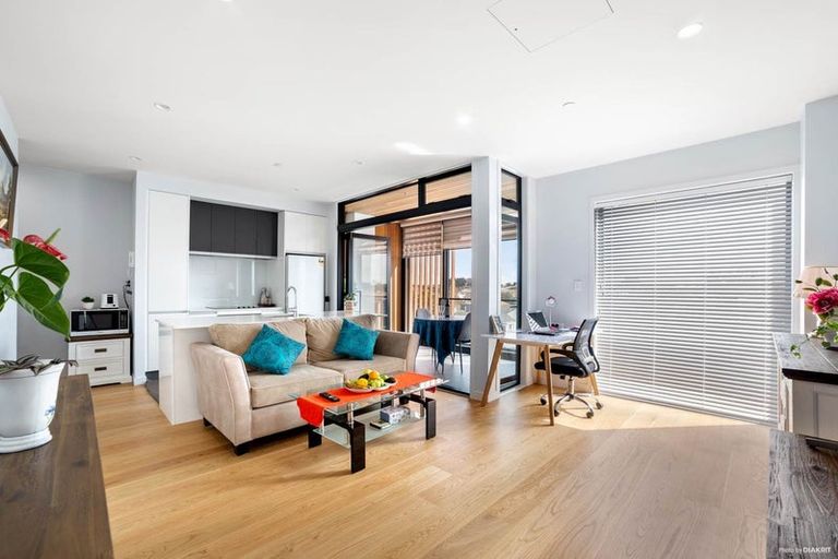 Photo of property in Frank Sargeson Apts, 303/80 Anzac Street, Takapuna, Auckland, 0622