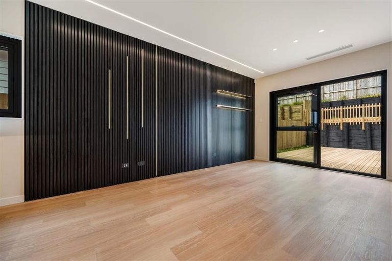 Photo of property in 23 Whakairo Crescent, Gulf Harbour, Whangaparaoa, 0930