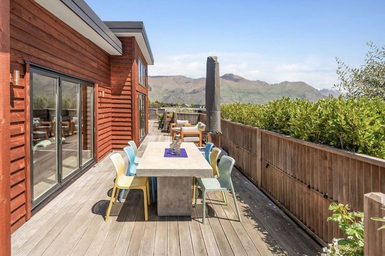 Photo of property in 20 Edgewood Place, Wanaka, 9305