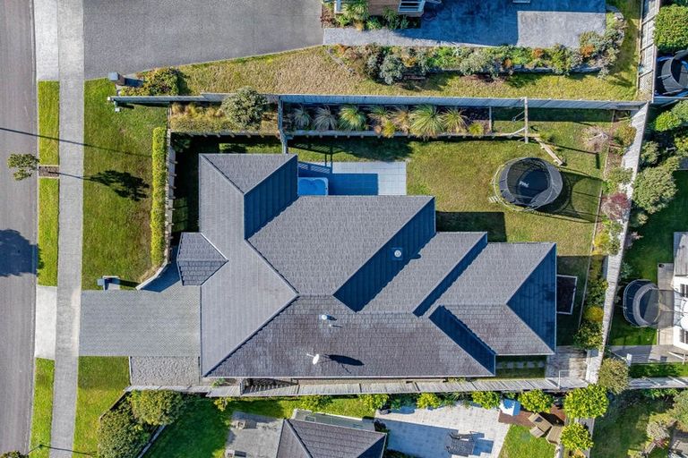 Photo of property in 5 Paparoa Crescent, Aotea, Porirua, 5024