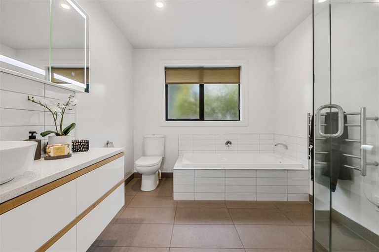 Photo of property in 1 Sunningvale Lane, Ilam, Christchurch, 8053