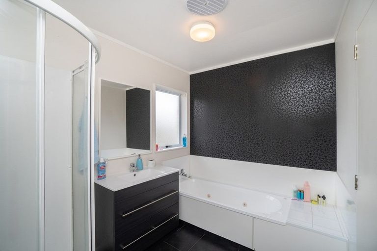 Photo of property in 17a Franklin Avenue, Hokowhitu, Palmerston North, 4410
