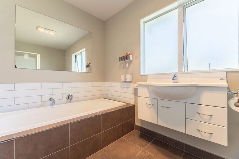 Photo of property in 10 Tamihana Street, Otaki, 5512