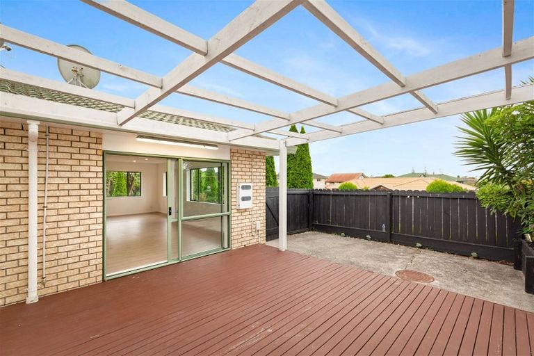 Photo of property in 2 Ferngrove Avenue, Ranui, Auckland, 0612