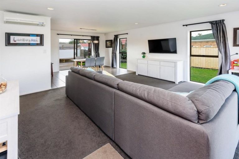 Photo of property in 2/15 Dowling Place, Pakuranga, Auckland, 2010