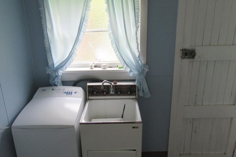 Photo of property in 28 Leonard Street, Waimate, 7924