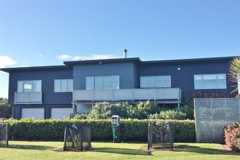 Photo of property in 22 Longbeach Drive, Castlecliff, Whanganui, 4501