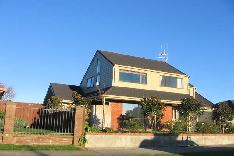 Photo of property in 107 John F Kennedy Drive, Milson, Palmerston North, 4414