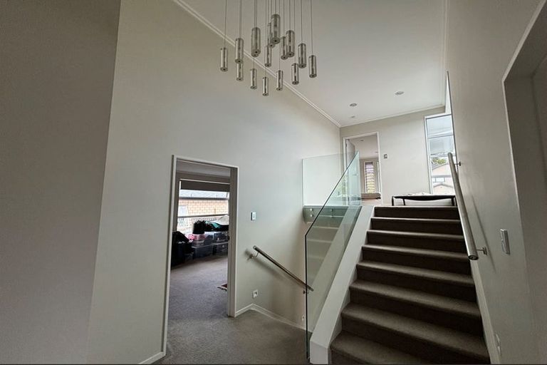 Photo of property in 28 Bur Oak Terrace, Schnapper Rock, Auckland, 0632