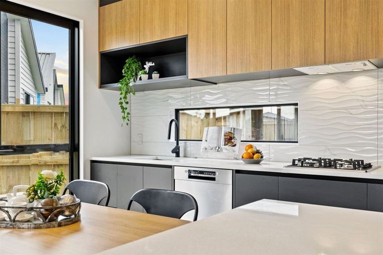 Photo of property in 19 Konoba Avenue, Kumeu, 0810