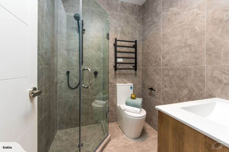 Photo of property in 10 Barrique Road, Kumeu, 0810