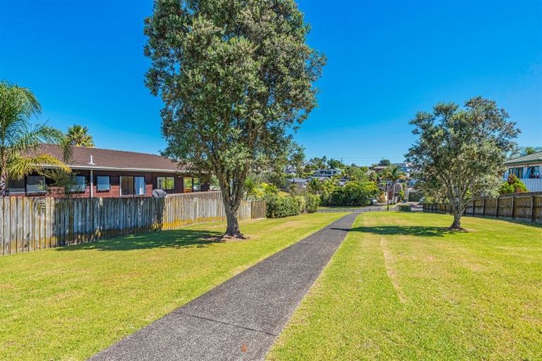 Photo of property in 2/1 Bass Street, West Harbour, Auckland, 0618